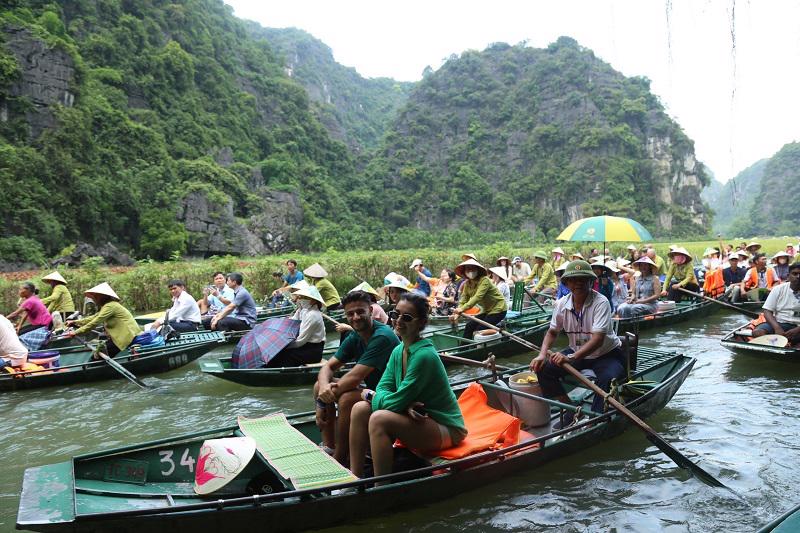 Ninh B&igrave;nh đ&oacute;n 61.000 lượt kh&aacute;ch quốc tế trong tuần du lịch diễn ra v&agrave;o đầu th&aacute;ng 6 vừa qua. Ảnh Minh Đường
