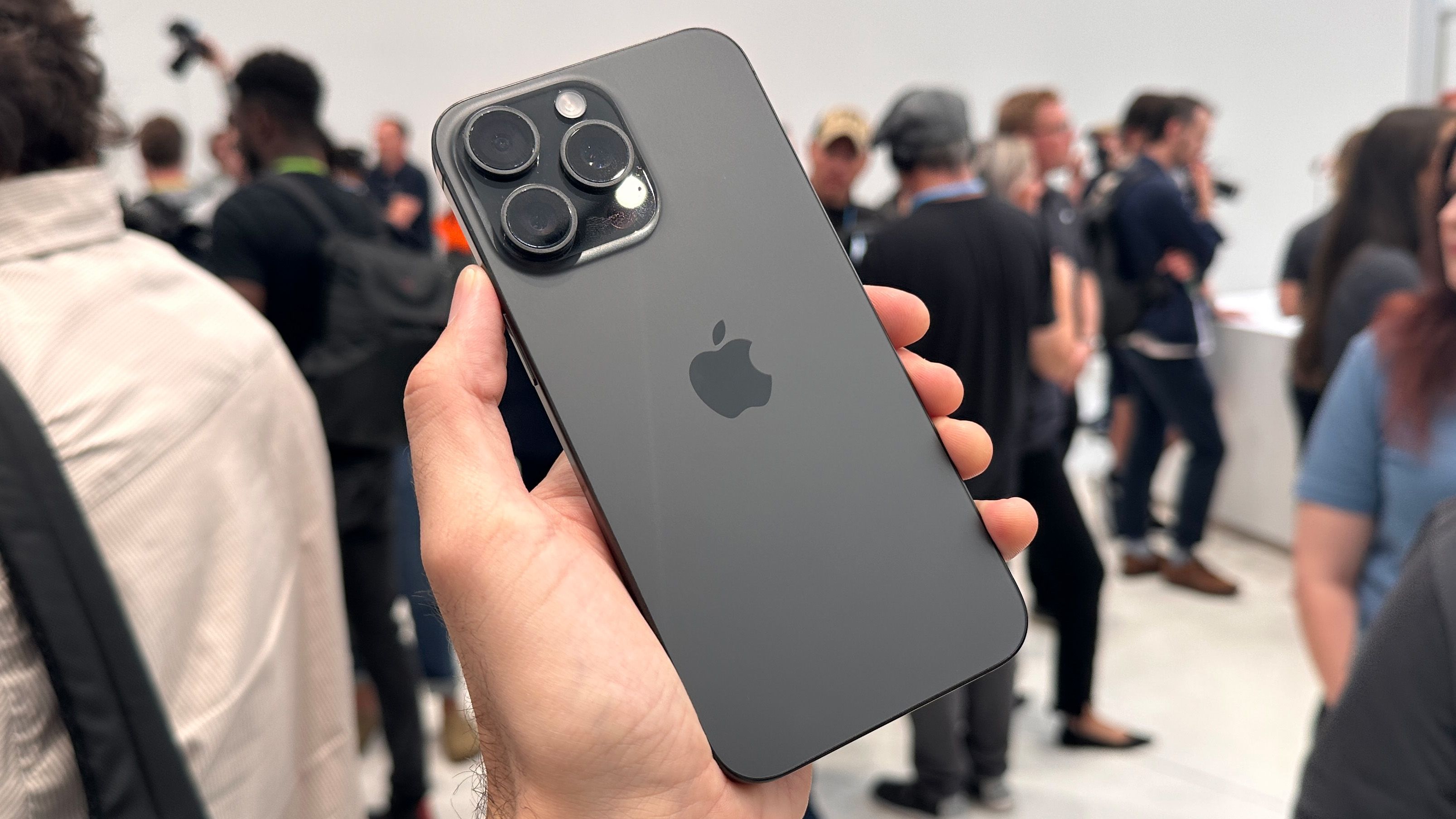 2 năm trở lại đ&acirc;y, iPhone kh&ocirc;ng chỉ c&oacute; nhiều đợt giảm gi&aacute; hơn m&agrave; mỗi lần biến động gi&aacute; cũng giảm nhiều hơn.