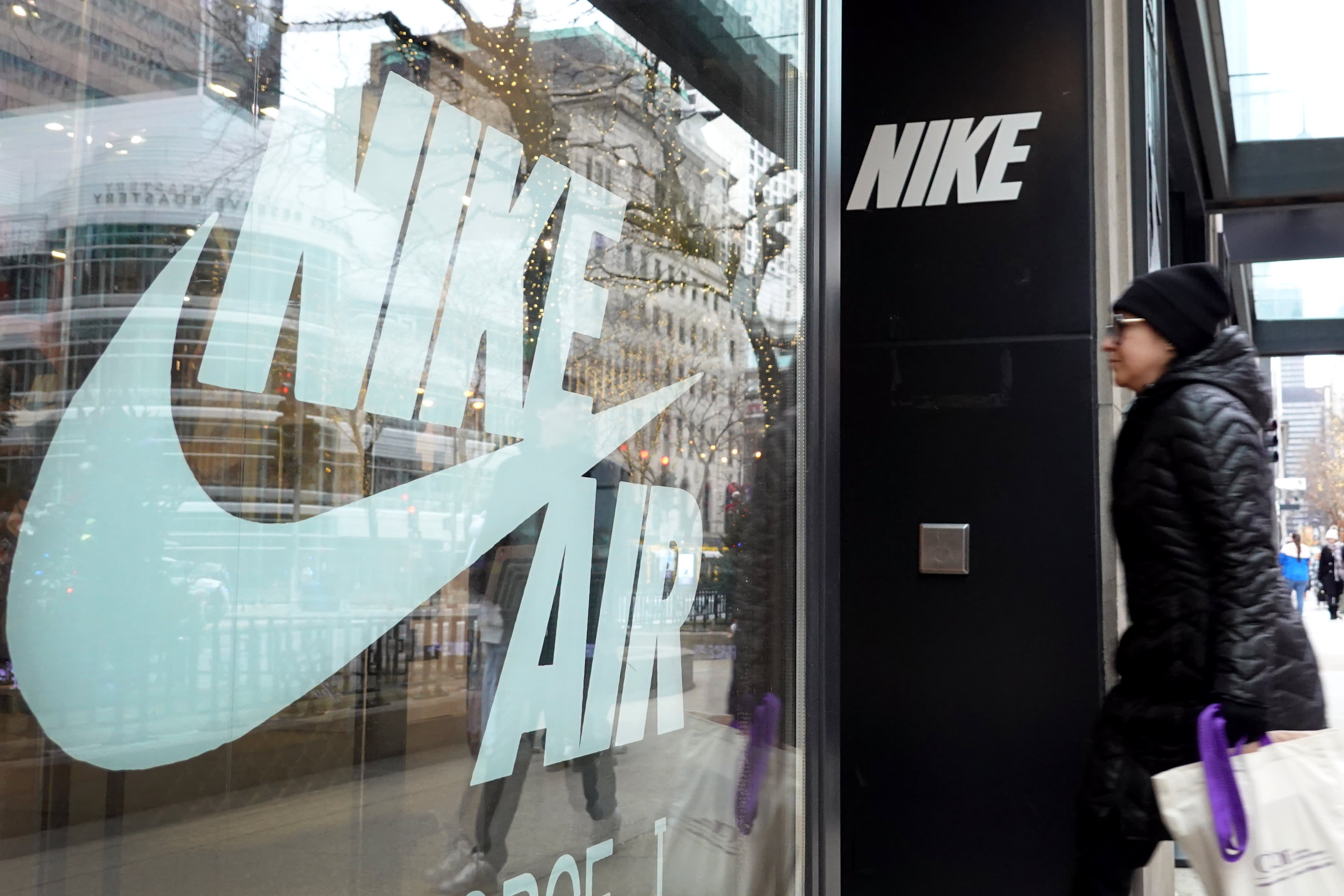 Những chiến lược sai lầm khiến Nike “lao dốc”