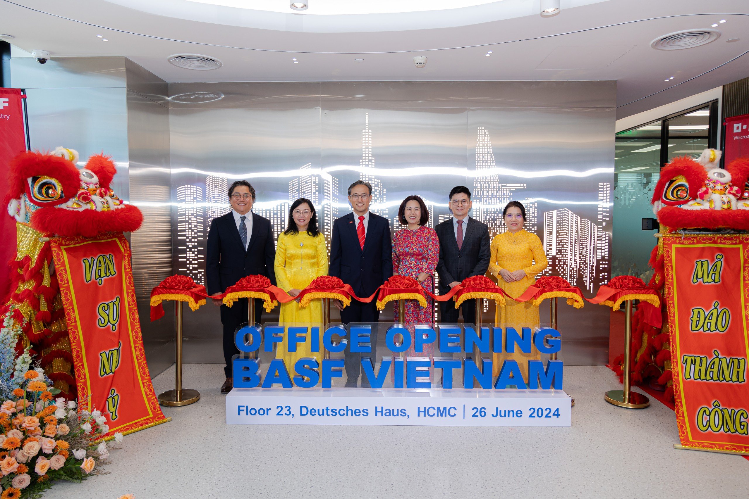 BASF Việt Nam ch&iacute;nh thức khai trưởng văn ph&ograve;ng mới tại Deutches Haus Ho Chi Minh City.