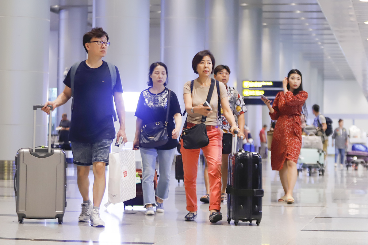Năm 2023, tổng trao đổi kh&aacute;ch hai chiều giữa Việt Nam v&agrave; H&agrave;n Quốc đạt 4 triệu lượt, phục hồi 83% so với trước đại dịch Covid-19.