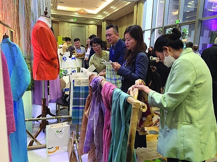 Vải, sợi làm từ cây gai xanh đang được ngành dệt may Việt Nam tập trung PG88 hơn 2,1 triệu thành viên.