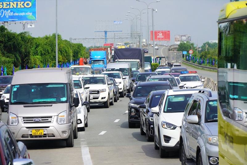 Đoạn TP.HCM - Long Thành hiện trong tình trạng mãn tải, không thể "cõng" lưu lượng xe khi Cảng hàng không Quốc tế Long Thành đưa vào khai thác sử dụng dự kiến năm 2026. 
