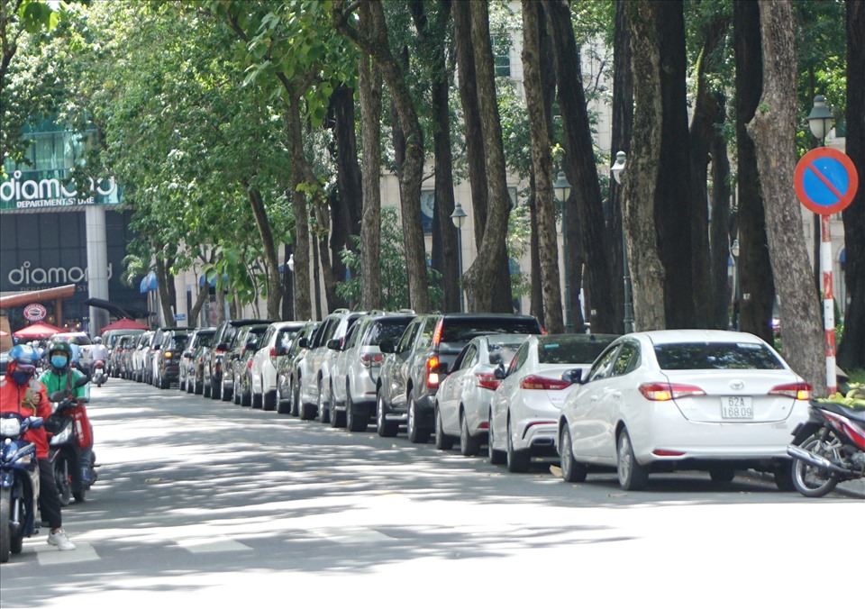 Thành phố Hồ Chí Minh nghiên cứu thu phí tự động với xe ôtô đỗ dưới lòng đường
