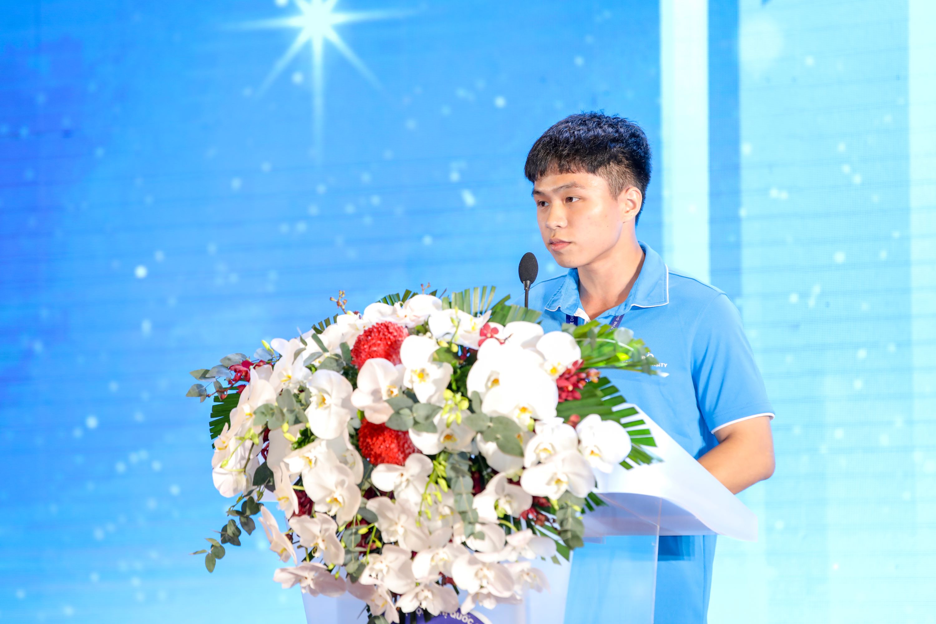 Sinh vi&ecirc;n Lương Đ&igrave;nh B&uacute;t tại Lễ Khai giảng trường Đại học CMC.