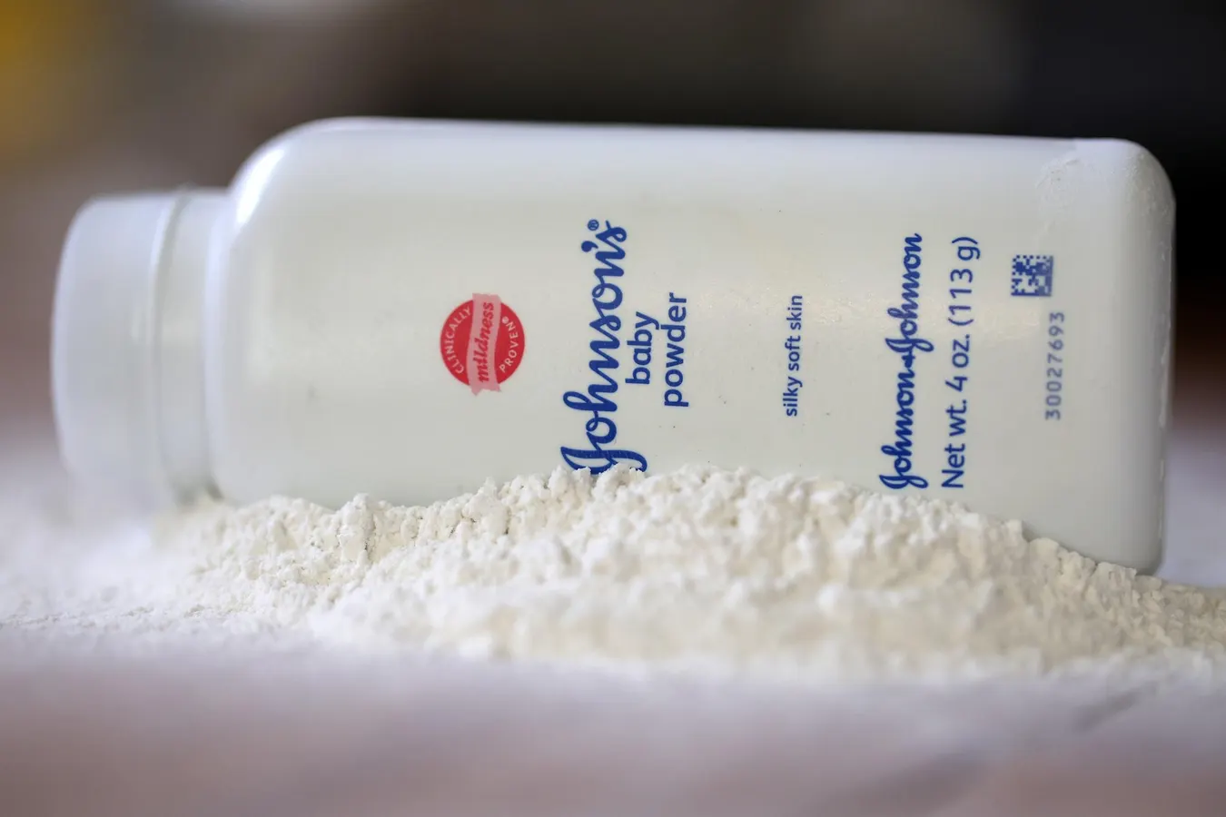 Những năm gần đ&acirc;y, Johnson & Johnson đ&atilde; phải đối mặt với h&agrave;ng ngh&igrave;n vụ kiện li&ecirc;n quan đến sản phẩm phấn r&ocirc;m trẻ em.