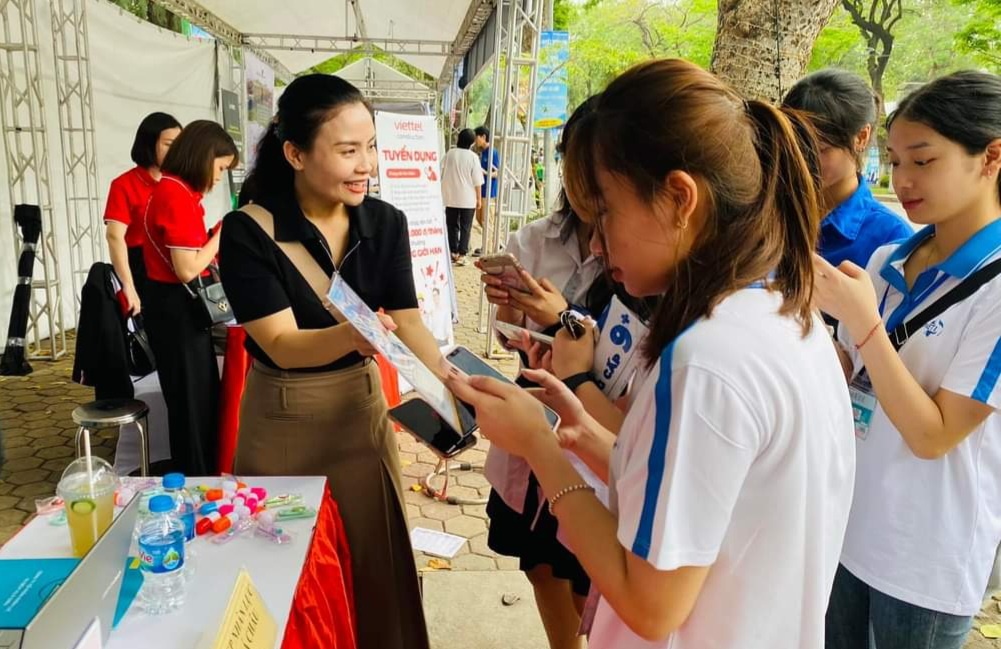 PG88 Sòng bạc trực tuyến TOP 1 Việt Nam | Casino, Nổ Hũ trẻ t&igrave;m kiếm cơ hội việc l&agrave;m. Ảnh: Hải Nguyễn.
