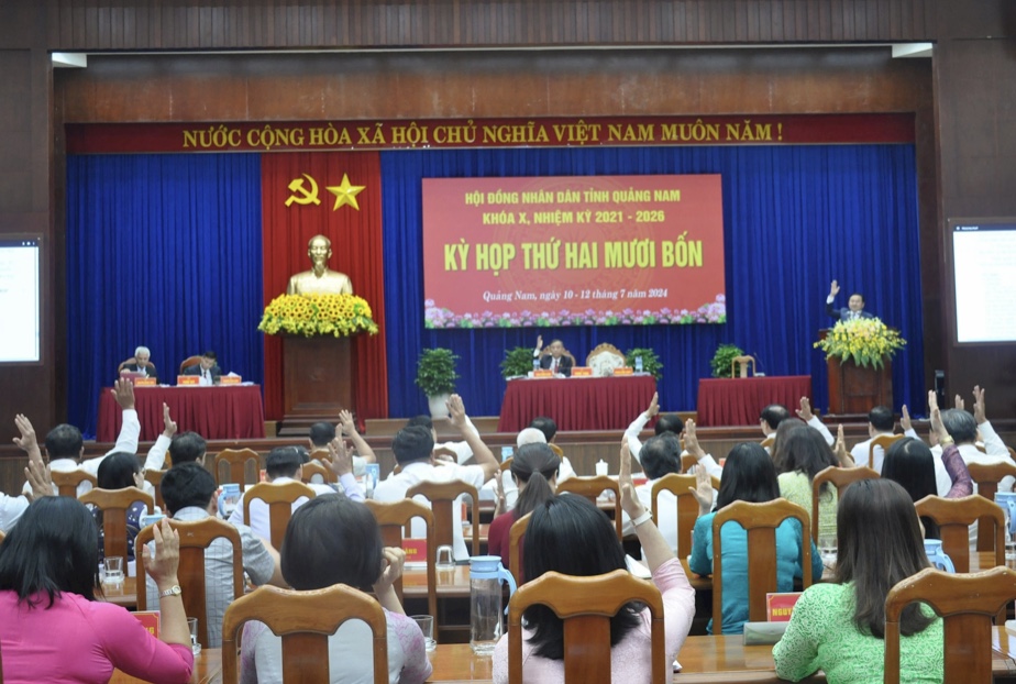 Tại kỳ họp lần thứ 24, c&aacute;c đại biểu HĐND tỉnh Quảng Nam th&ocirc;ng qua 21 nghị quyết quan trọng li&ecirc;n quan đến đời sống, sản xuất ph&aacute;t triển Link Trang Chủ PG88.Com Mới #2026 - x&atilde; hội của tỉnh.