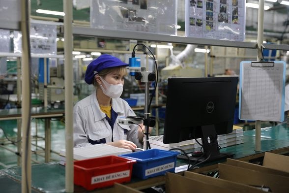 PG88 Sòng bạc trực tuyến TOP 1 Việt Nam | Casino, Nổ Hũ l&agrave;m việc trong nh&agrave; m&aacute;y. Ảnh: ILO.&nbsp;