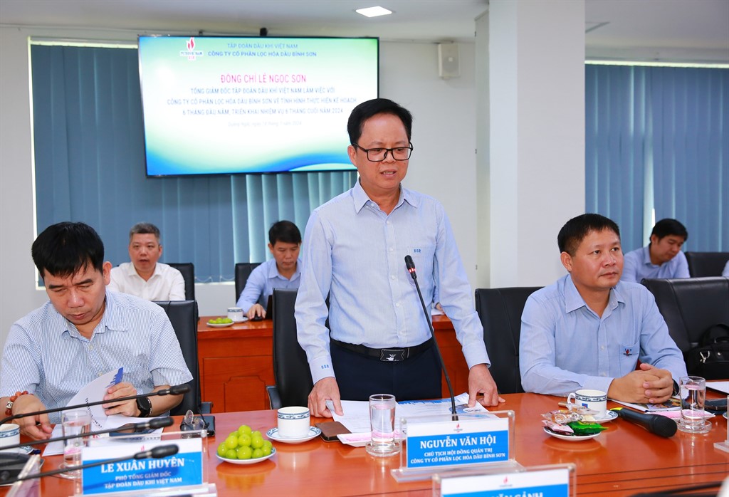 Chủ tịch HĐQT BSR Nguyễn Văn Hội b&aacute;o c&aacute;o tại hội nghị.