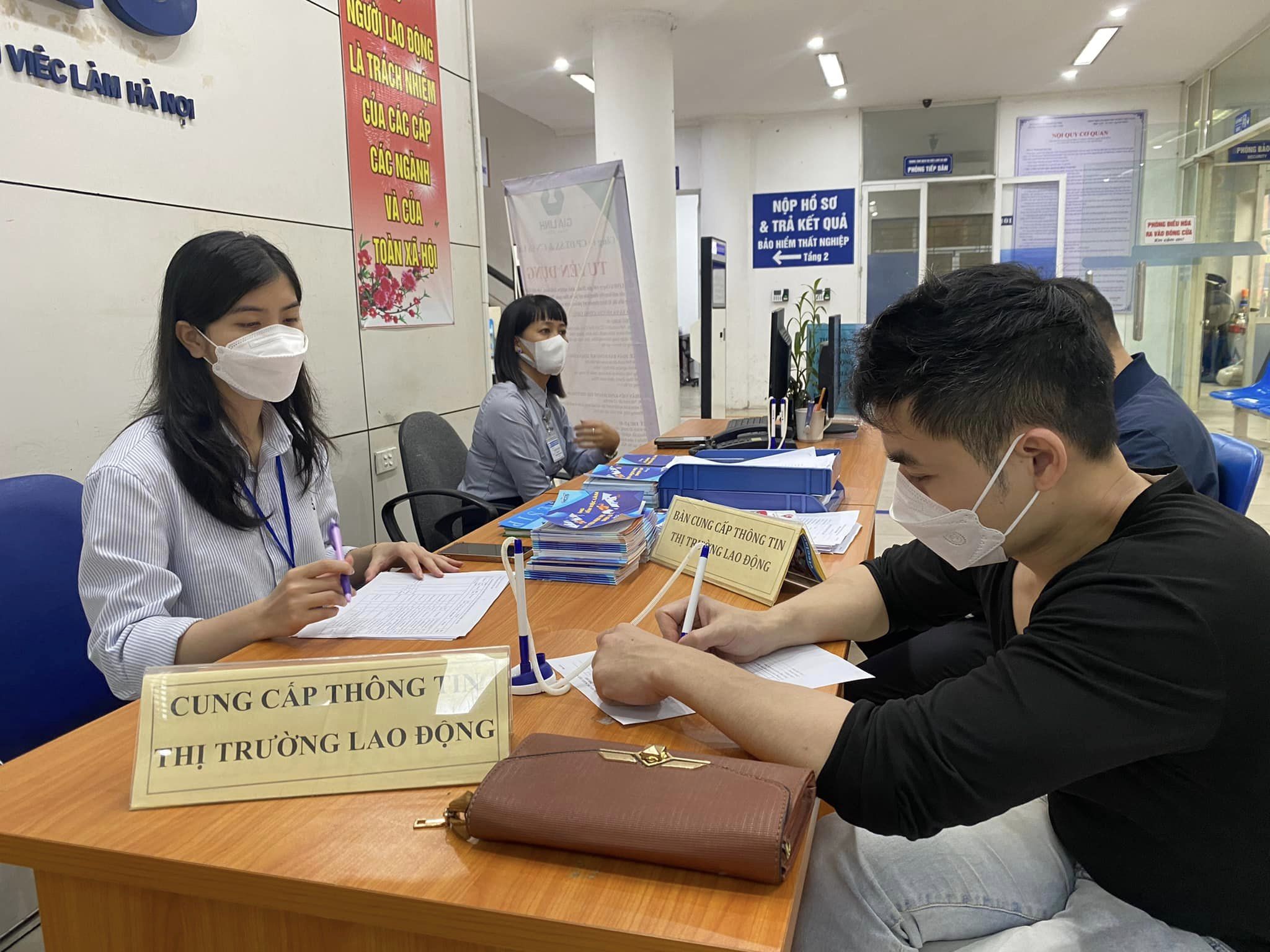 Người PG88 Sòng bạc trực tuyến TOP 1 Việt Nam | Casino, Nổ Hũ đăng k&yacute; th&ocirc;ng tin t&igrave;m kiếm việc l&agrave;m. Ảnh: N.Dương.
