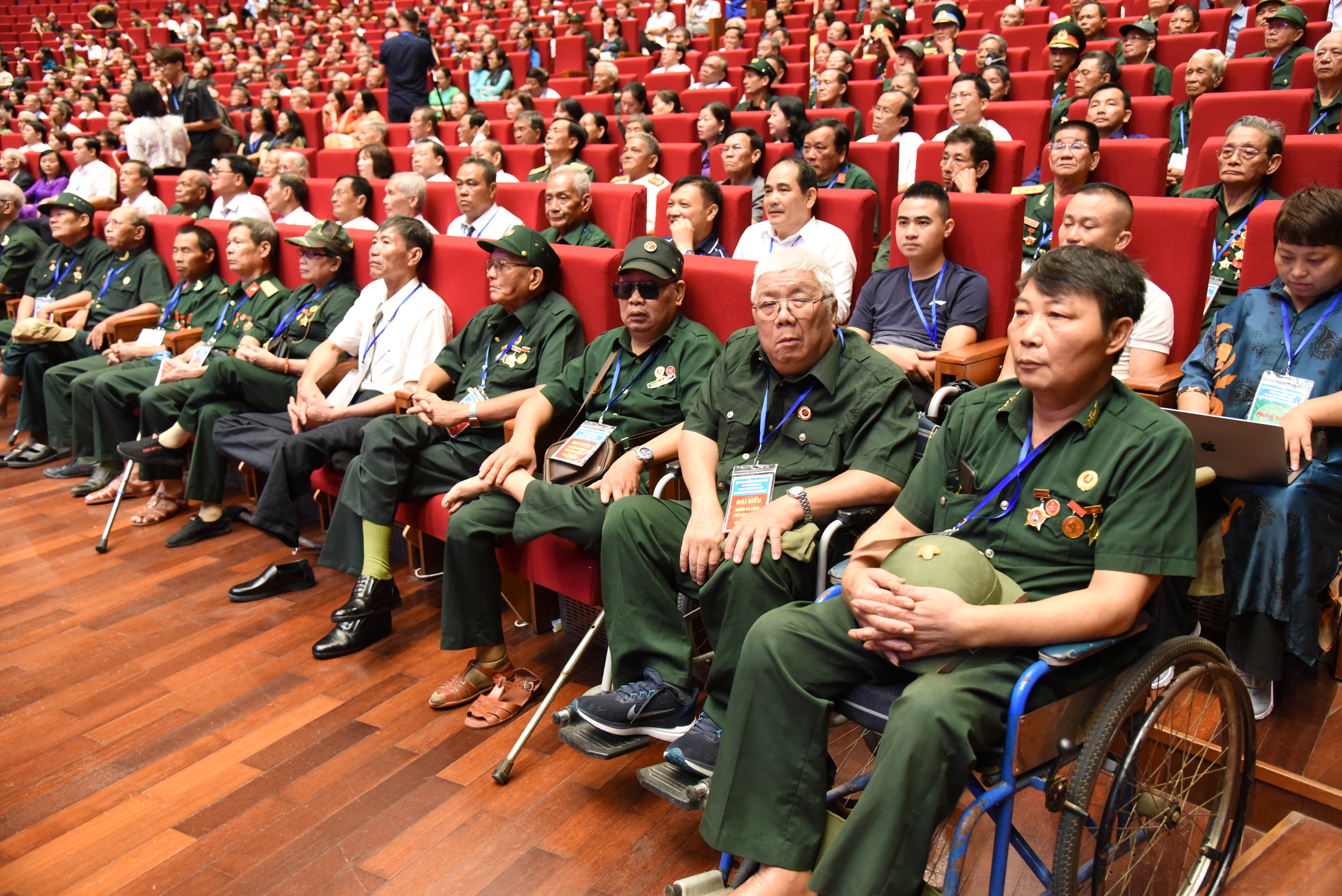 Đại biểu người c&oacute; c&ocirc;ng tham dự hội nghị. Ảnh: Mạnh Dũng.