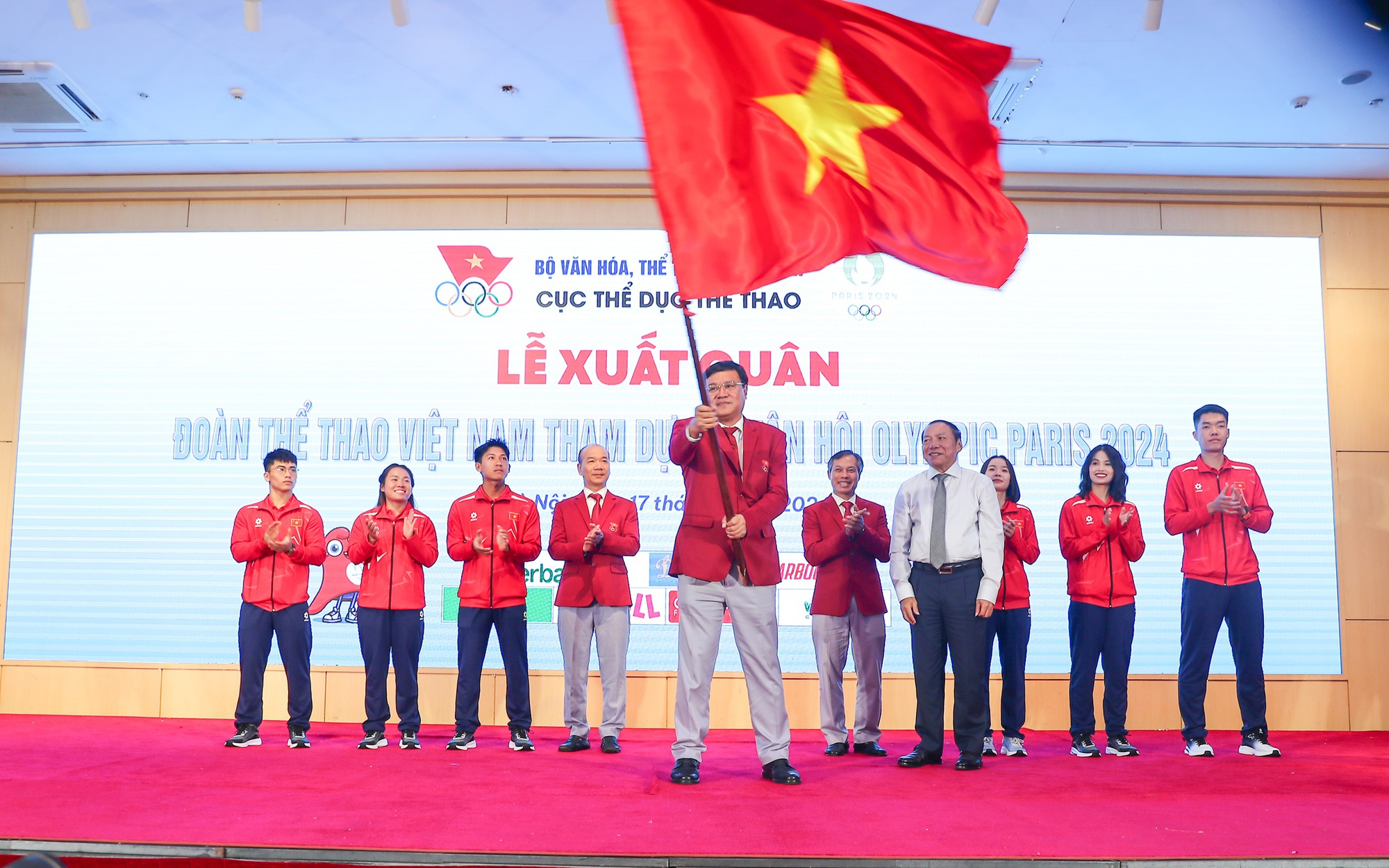 Đo&agrave;n Thể thao Việt Nam trong lễ xuất qu&acirc;n tham dự Olympic Paris 2024.