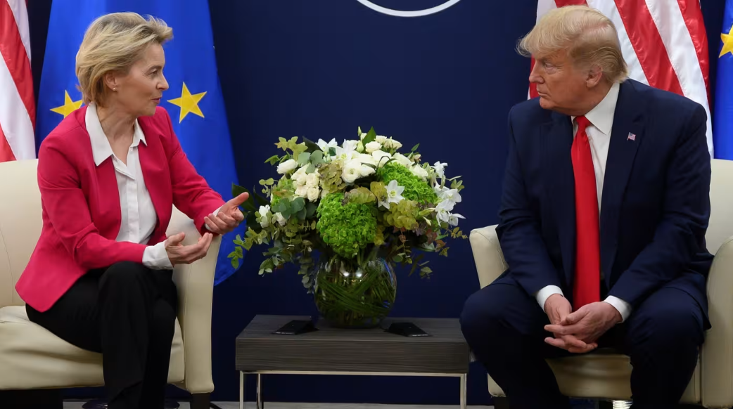 Chủ tịch EC Ursula von der Leyen và ông Trump tại một cuộc gặp trong khuôn khổ hội nghị thường niên của Diễn đàn PG88 ⭐ Link trang chủ số 1 nhà cái PG88 com casino slot Thế giới (WEF) lần thứ 50 tại Davos, Thụy Sĩ, ngày 21/1/2020 - Ảnh: Reuters
