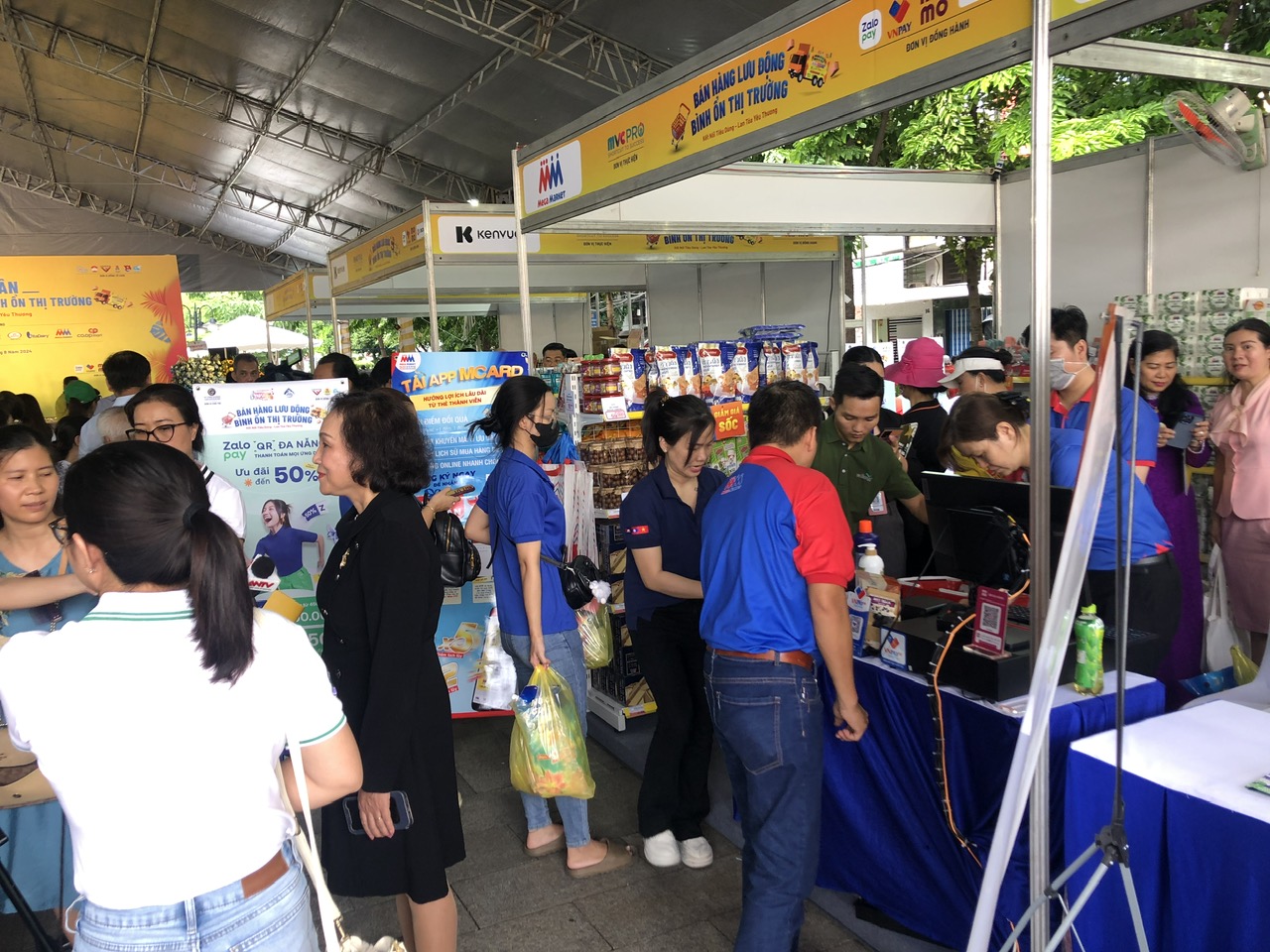 Trong t&igrave;nh h&igrave;nh Link Trang Chủ PG88.Com Mới #2026 c&ograve;n kh&oacute; khăn, nhiều người d&acirc;n mong muốn thường xuy&ecirc;n c&oacute; những điểm b&aacute;n h&agrave;ng b&igrave;nh ổn thị trường lưu động như n&agrave;y. Ảnh: PA.