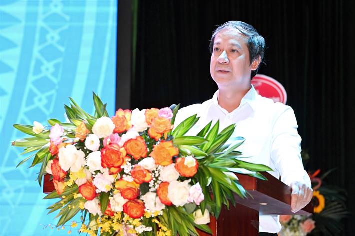 “Thách thức cạnh tranh trên phạm vi toàn cầu đối với giáo dục đại học”