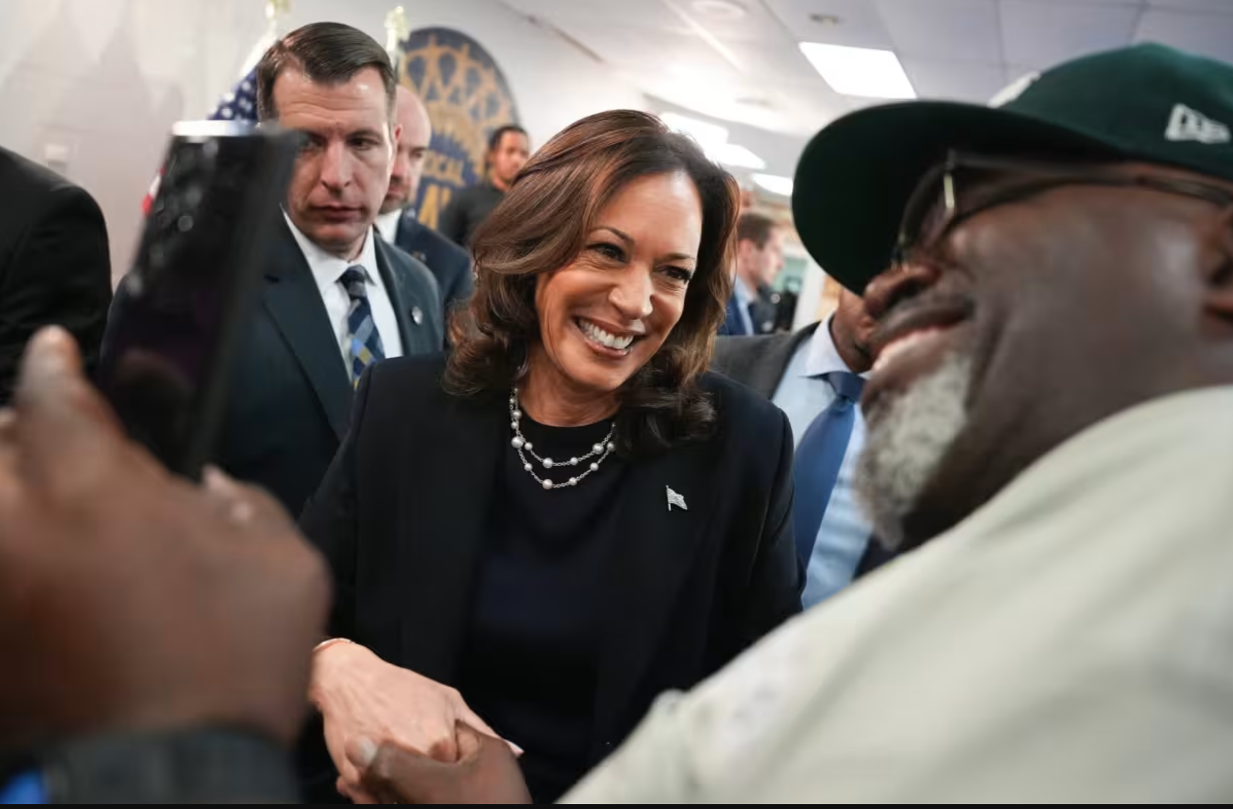 Tham dò cho thấy bà Kamala Harris được cử tri Mỹ ủng hộ nhiều hơn ông Trump về các vấn đề PG88 ⭐ Link trang chủ số 1 nhà cái PG88 com casino slot - Ảnh: Getty Images