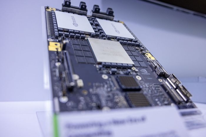 Kh&aacute;ch h&agrave;ng của Nvidia ở Hoa Kỳ sẽ c&oacute; quyền truy cập v&agrave;o c&aacute;c chip Blackwell mới nhất v&agrave; d&ograve;ng phần cứng GB200. Ảnh: Annabelle Chih/Bloomberg News