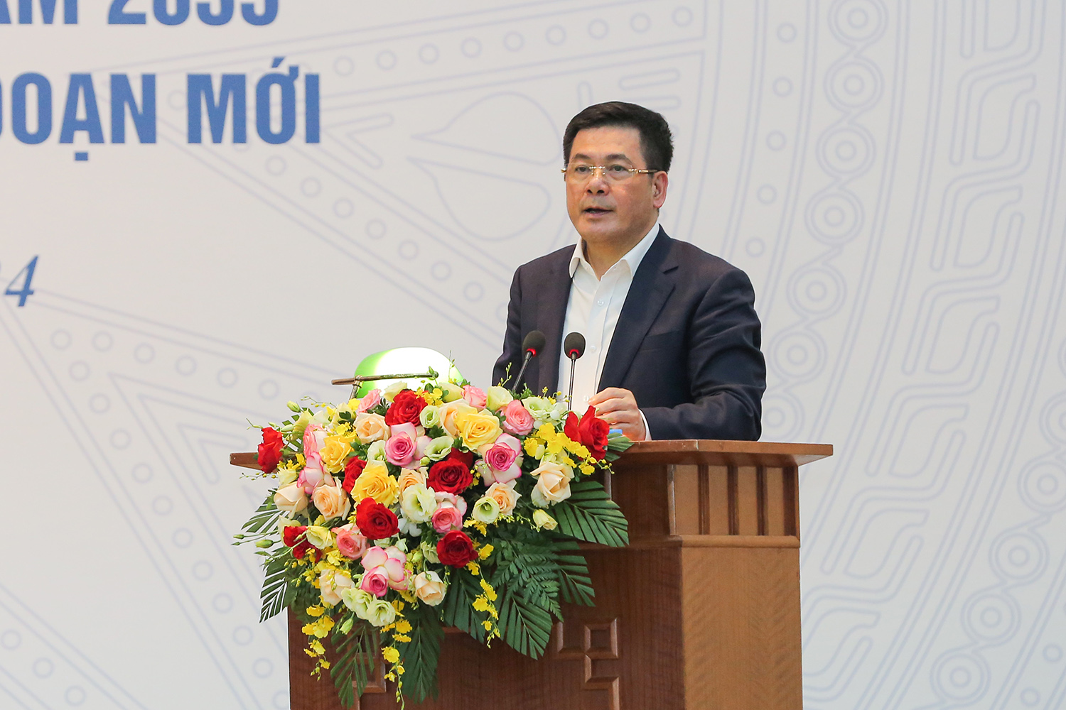 Bộ trưởng Bộ C&ocirc;ng Thương,&nbsp; đồng ch&iacute; Nguyễn Hồng Di&ecirc;n ph&aacute;t biểu tại hội nghị