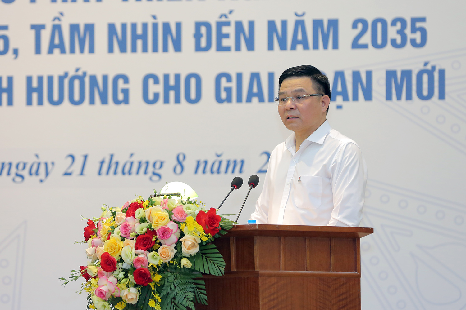 Đồng ch&iacute; L&ecirc; Mạnh H&ugrave;ng, B&iacute; thư Đảng ủy, Chủ tịch HĐTV Petrovietnam tr&igrave;nh b&agrave;y b&aacute;o c&aacute;o.