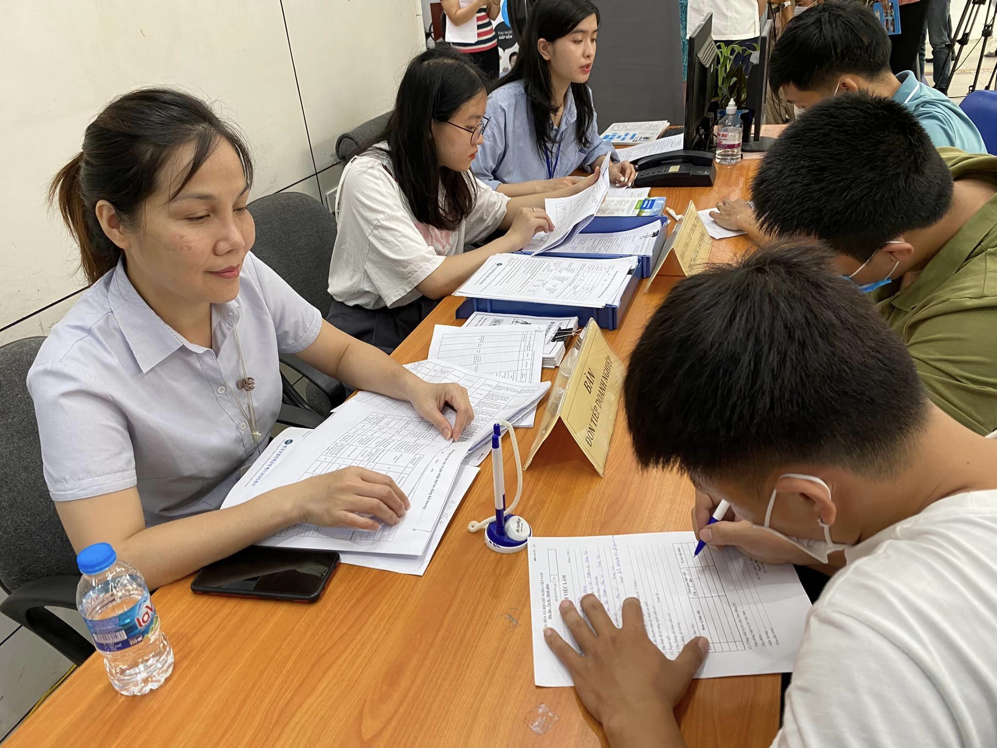 Tư vấn, hỗ trợ kết nối việc l&agrave;m cho người PG88 Sòng bạc trực tuyến TOP 1 Việt Nam | Casino, Nổ Hũ. Ảnh: N.Dương.