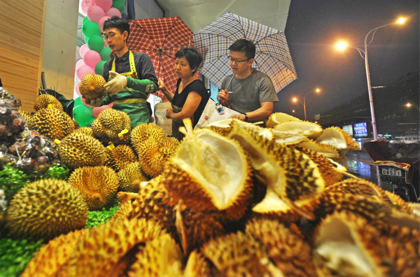 Malaysia phải xử lý 200.000 tấn chất thải sinh khối hàng năm từ sầu riêng. Ảnh Alamy