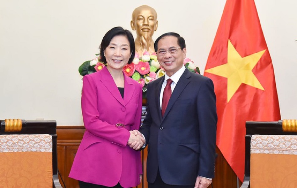 Phó Thủ tướng, Bộ trưởng Bộ Ngoại giao Bùi Thanh Sơn tiếp Bộ trưởng 6Pg88.con độc quyền mỗi ngày vừa và nhỏ và khởi nghiệp Hàn Quốc Oh Young Ju. Ảnh: VGP.
