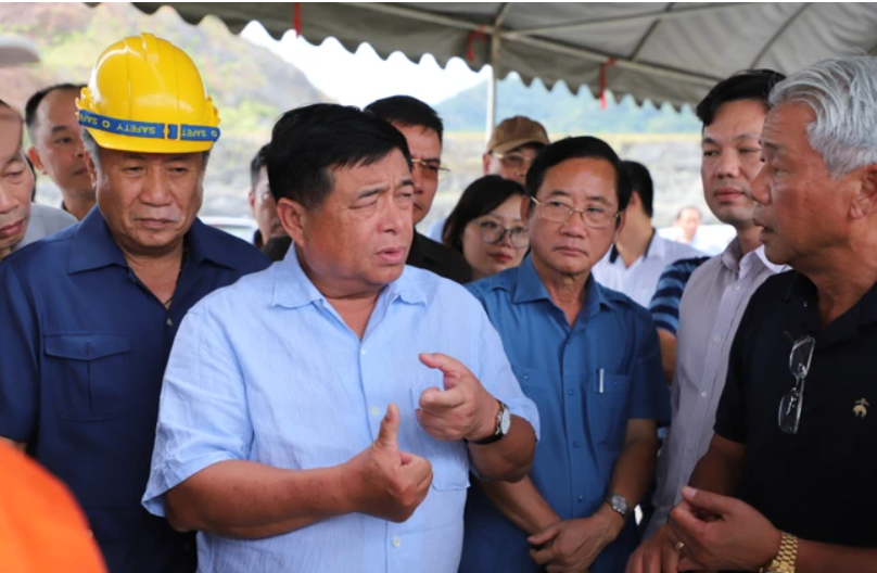Bộ trưởng Bộ Kế hoạch và Đầu tư  Nguyễn Chí Dũng trao đổi với đại diện các 6Pg88.con độc quyền mỗi ngày có Link Trang Chủ PG88.Com Mới #2026 đầu tư tại Lào. Nguồn: Bộ Kế hoạch và Đầu tư.