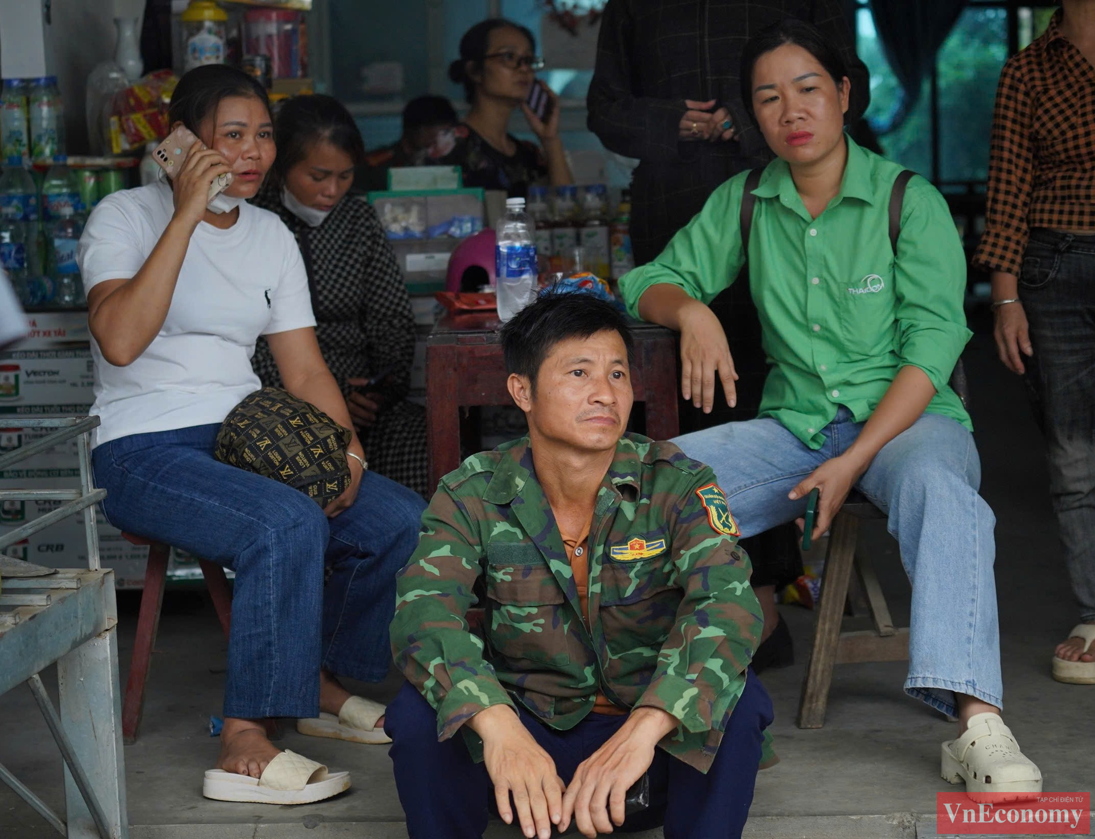 Thủ tướng Ch&iacute;nh phủ gửi lời thăm hỏi, chia buồn s&acirc;u sắc nhất đến th&acirc;n nh&acirc;n c&aacute;c gia đ&igrave;nh người bị nạn, chia sẻ với những kh&oacute; khăn, mất m&aacute;t của nh&acirc;n d&acirc;n v&ugrave;ng bị ảnh hưởng của b&atilde;o, mưa lũ.