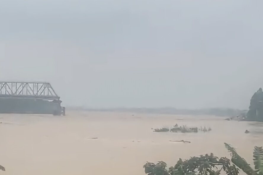Cầu Phong Châu bị sập sáng ngày 9/9