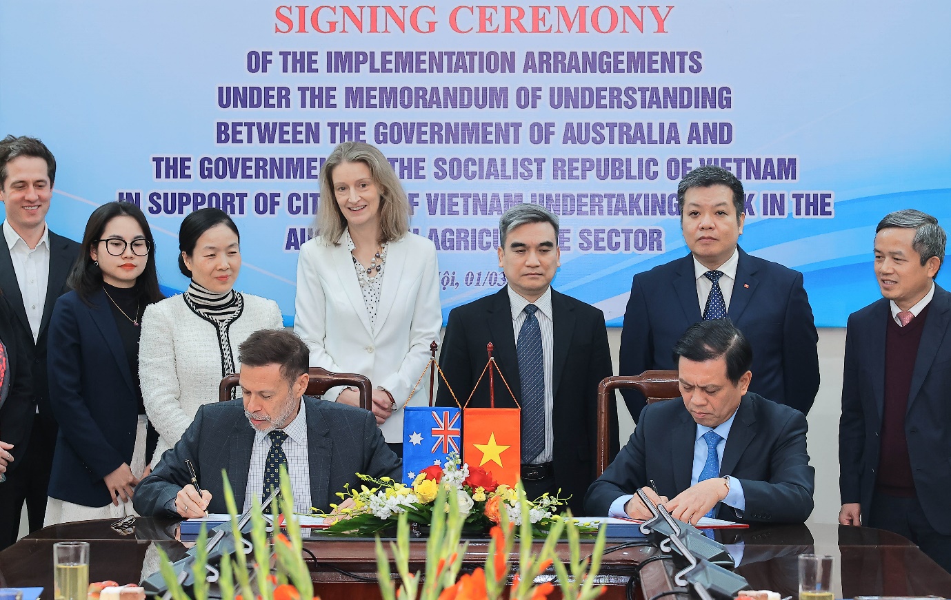 &nbsp;Hai nước k&yacute; Bản Ghi nhớ hợp t&aacute;c hỗ trợ c&ocirc;ng d&acirc;n Việt Nam sang Australia l&agrave;m việc trong ng&agrave;nh n&ocirc;ng nghiệp, hồi th&aacute;ng 3/2024. Ảnh: Tống Gi&aacute;p.
