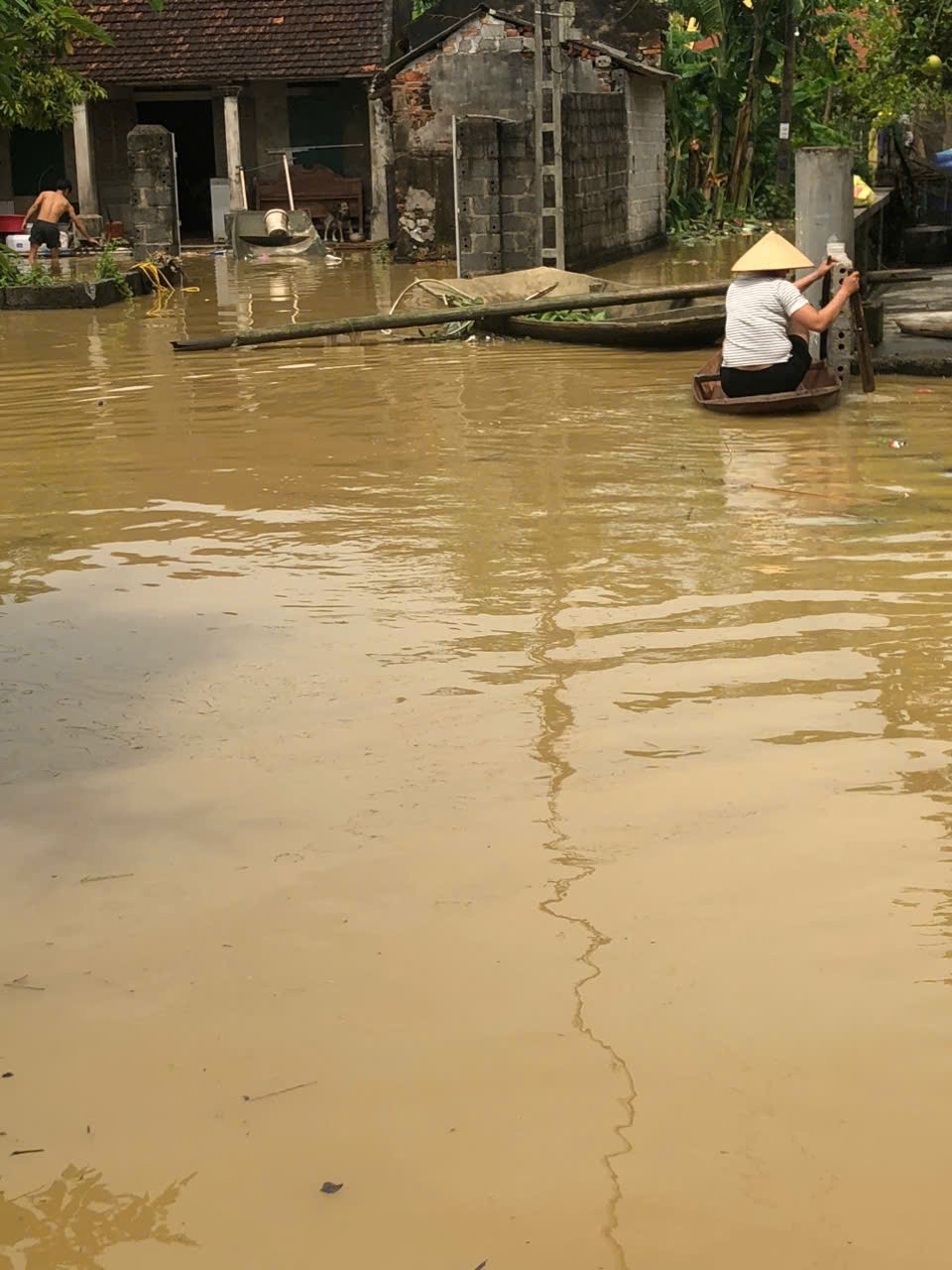 Lực lượng chức năng địa phương đ&atilde; triển khai c&aacute;c phương &aacute;n ứng ph&oacute; theo phương ch&acirc;m 