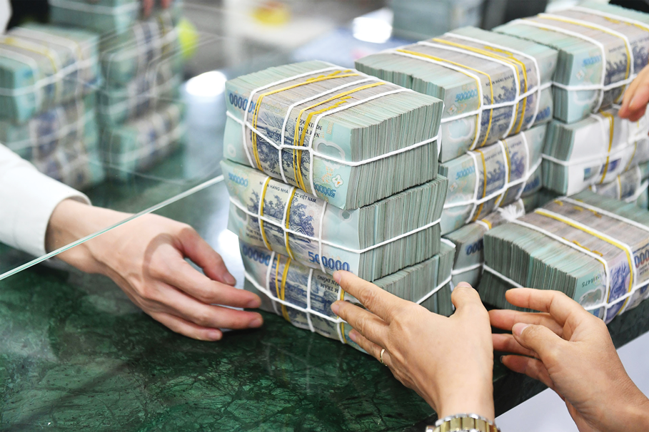 Hàng chục ngàn khách hàng vay vốn bị ảnh hưởng bởi bão, lũ.