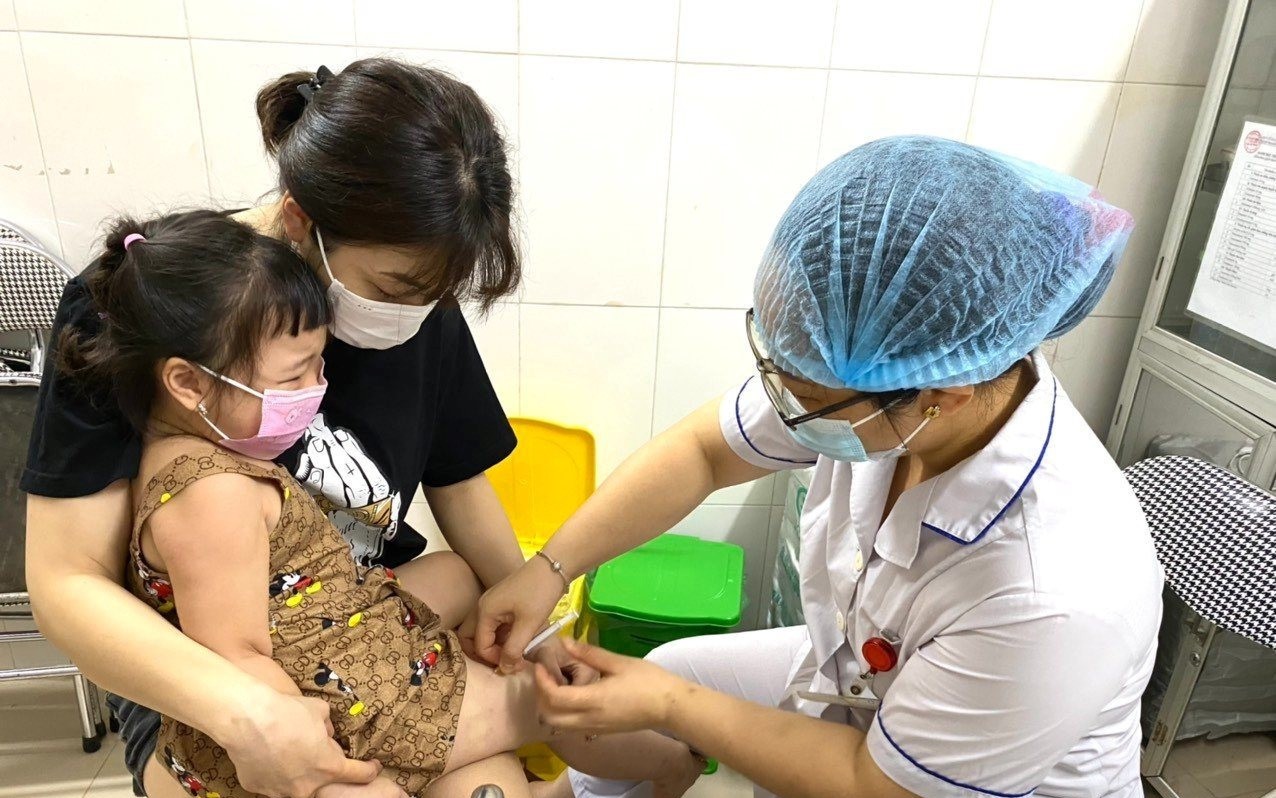 Tiêm chủng cho trẻ em. Ảnh minh họa.