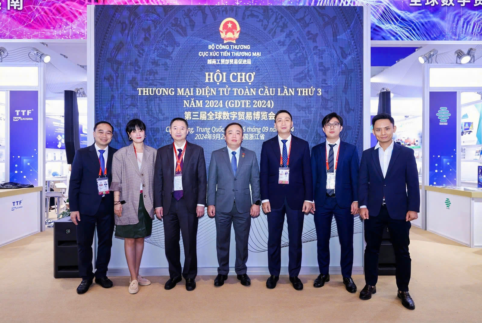 &Ocirc;ng Ho&agrave;ng Minh Chiến &ndash; Ph&oacute; Cục trưởng Cục X&uacute;c tiến Pg88ok ưu đãi hấp dẫn c&ugrave;ng c&aacute;c l&atilde;nh đạo khai trương Gian h&agrave;ng Quốc gia Việt Nam tại Hội chợ GDTE 2024.
