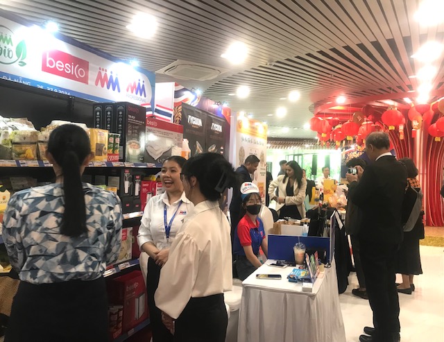 C&aacute;c PG88 Link Dễ Nhớ Pg88.com Việt Nam - Th&aacute;i Lan gặp gỡ, trao đổi, kết nối mua sắm h&agrave;ng h&oacute;a tại hội chợ triển l&atilde;m. Ảnh Ng&ocirc; Anh Văn.