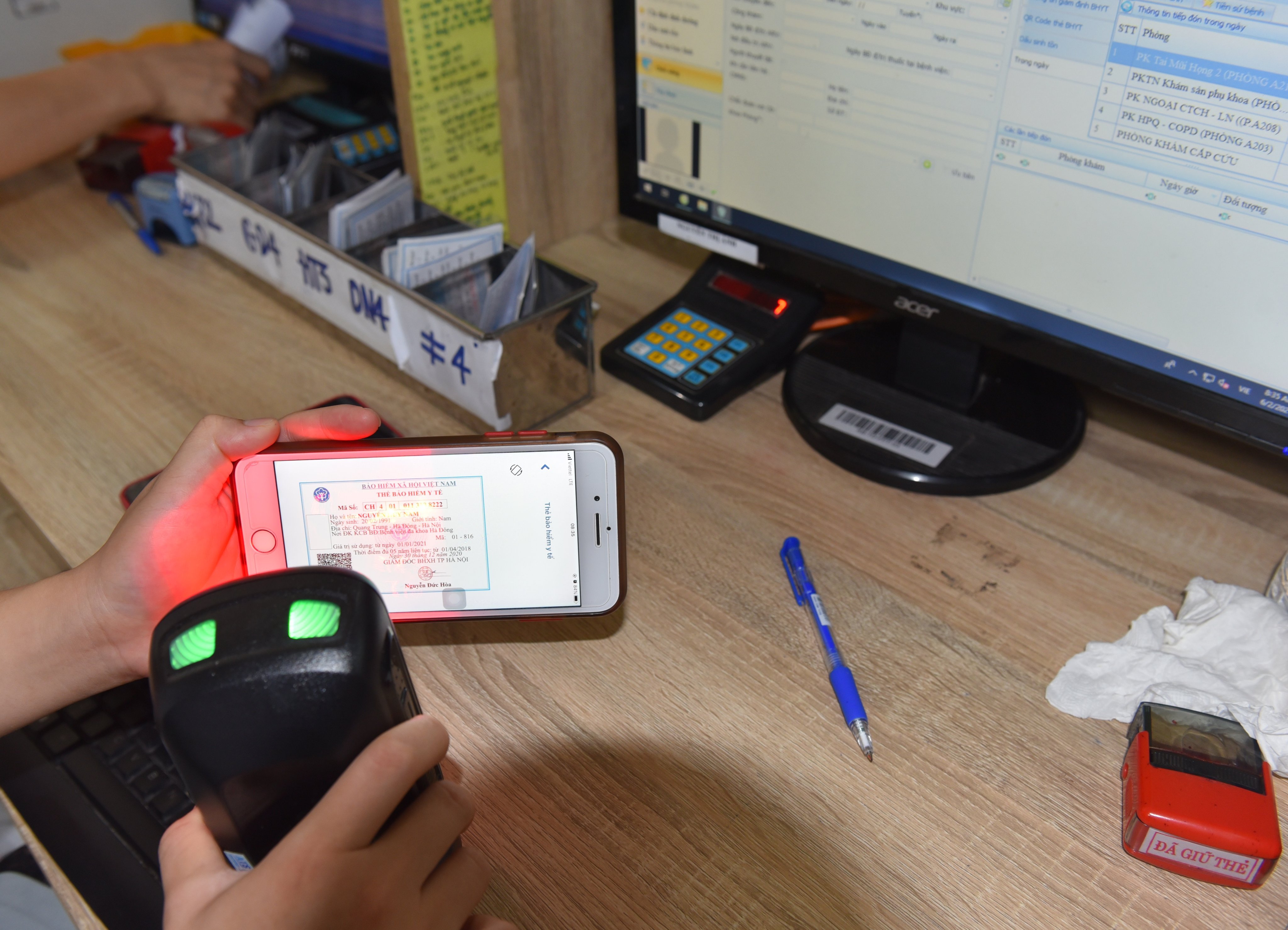 Việc liên thông dữ liệu giúp người dân có thể đề nghị cấp, đổi giấy phép lái xe thuận tiện. Ảnh minh họa.