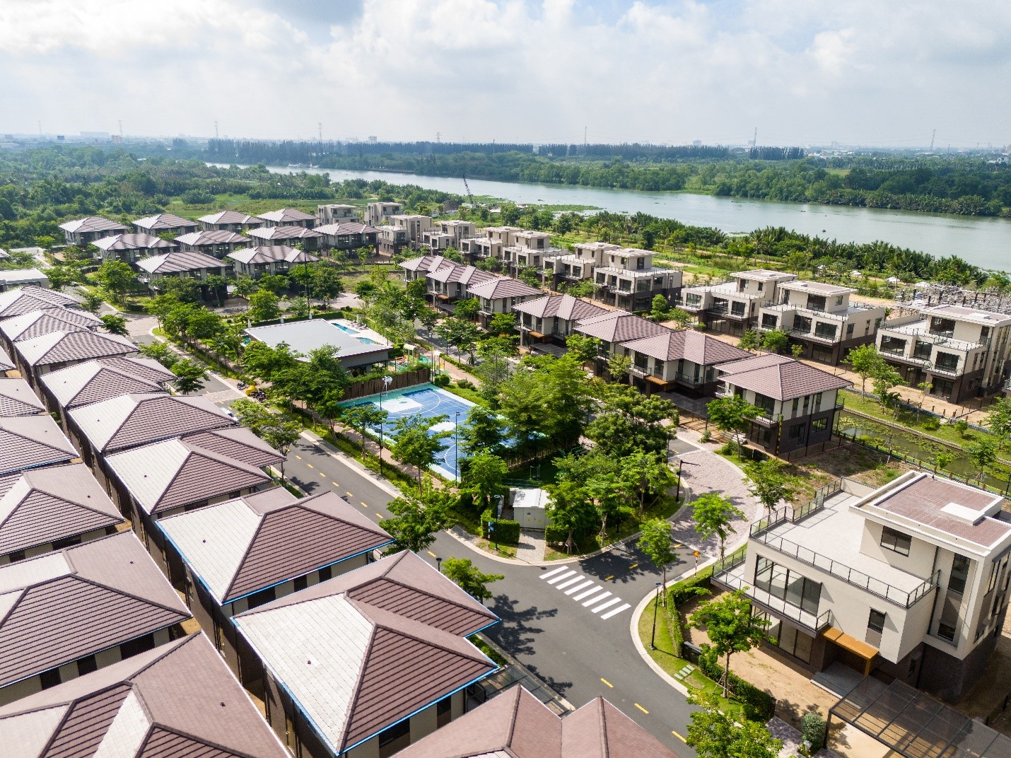 Waterpoint được bao bọc bởi 5,8km đường s&ocirc;ng Vàm Cỏ Đ&ocirc;ng.