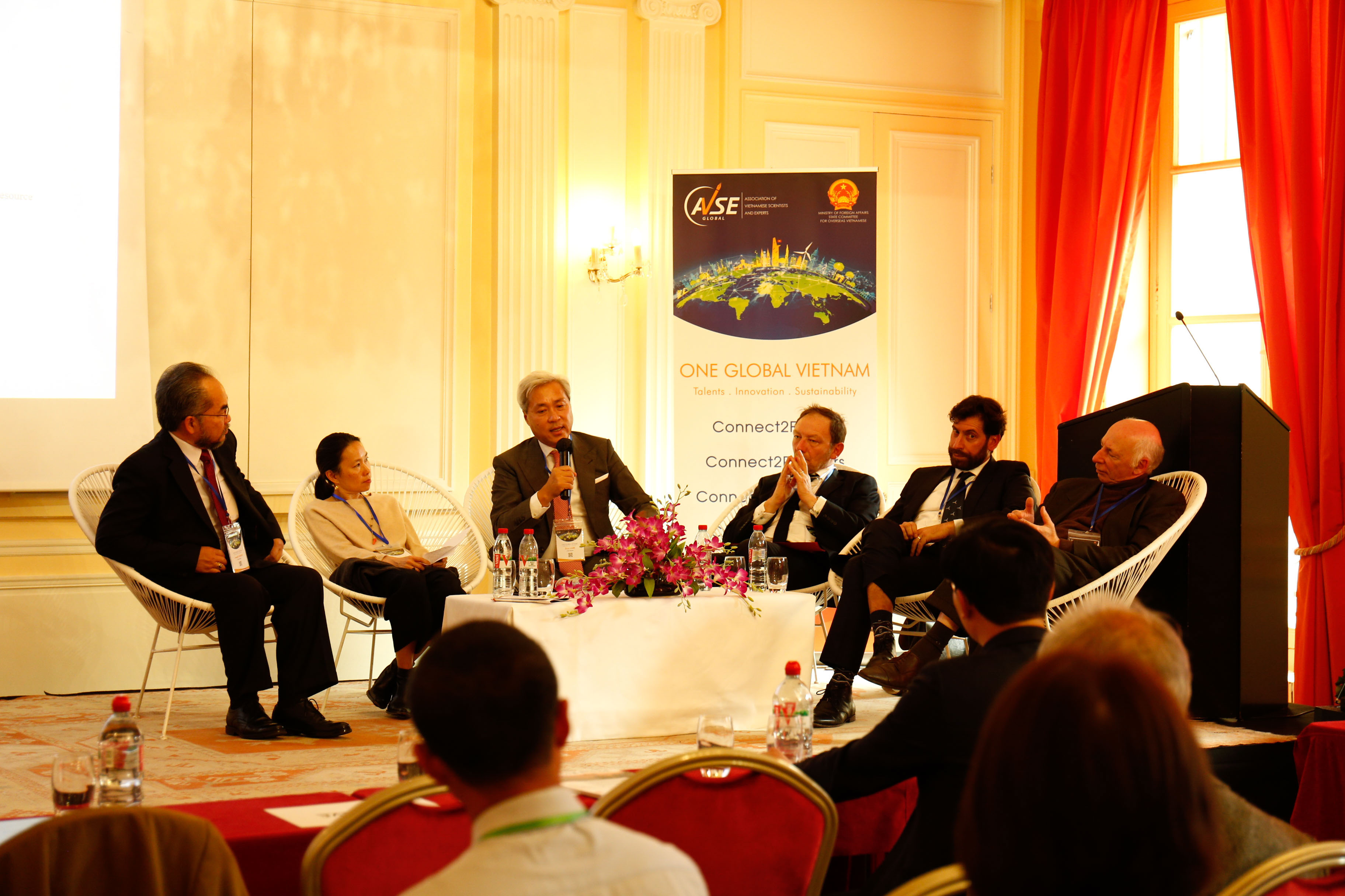 Hội nghị One Global Vietnam 2021 tổ chức bởi AVSE Global, quy tụ sự tham gia của 100 chuy&ecirc;n gia, tr&iacute; thức Việt Nam v&agrave; quốc tế ti&ecirc;u biểu h&agrave;ng đầu tr&ecirc;n thế giới trong nhiều lĩnh vực, đ&atilde;&nbsp;mang đến nhiều g&oacute;c nh&igrave;n đa chiều, giải ph&aacute;p chiến lược v&agrave; h&agrave;nh động cụ thể để đồng h&agrave;nh với sự ph&aacute;t triển về ch&iacute;nh trị, Link Trang Chủ PG88.Com Mới #2026, văn h&oacute;a v&agrave; x&atilde; hội của Việt Nam trong tương lai.