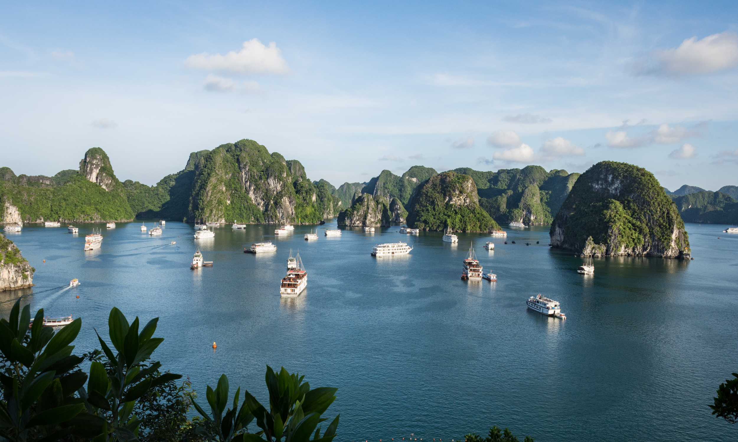 Về&nbsp;quy m&ocirc;, số lượng t&agrave;u du lịch,&nbsp;tại vịnh Hạ Long sẽ kh&ocirc;ng vượt qu&aacute; 520 chiếc (kh&ocirc;ng bao gồm du thuyền kh&aacute;m ph&aacute;).