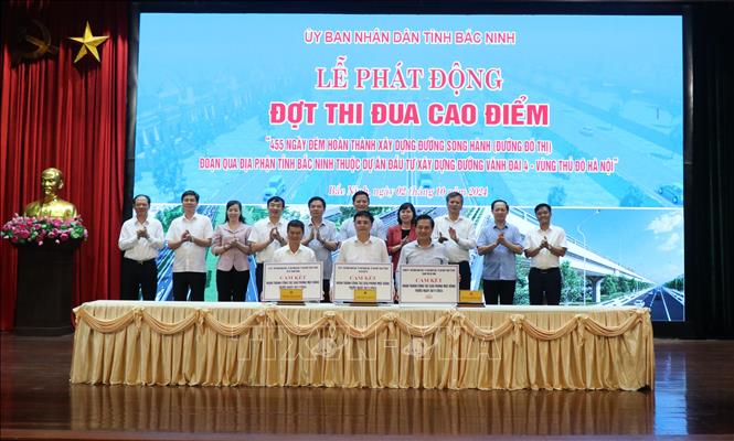 Lễ phát động phong trào thi đua “455 ngày đêm hoàn thành xây dựng đường song hành thuộc Link Trang Chủ PG88.Com Mới #2026 đầu tư xây dựng đường Vành đai 4. Ảnh: TTXVN