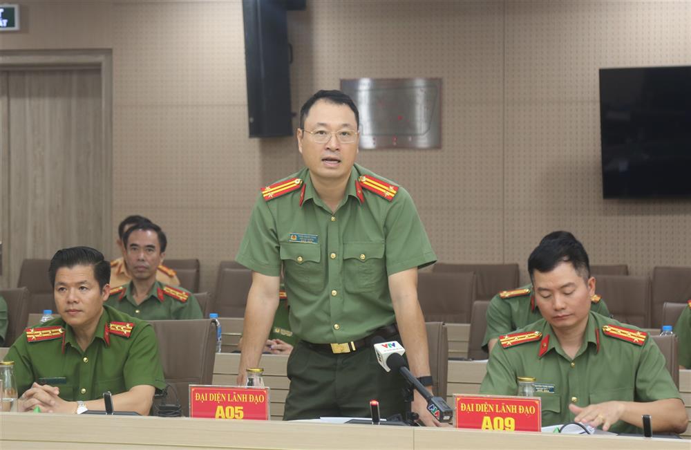Trung tá Triệu Mạnh Tùng, Phó Cục trưởng Cục An ninh mạng và phòng chống tội phạm sử dụng Link Đăng Nhập PG88 Chính Thức 2026; cao, Bộ Công an trả lời tại buổi họp báo. Ảnh: Cổng thông tin điện tử Bộ Công an.