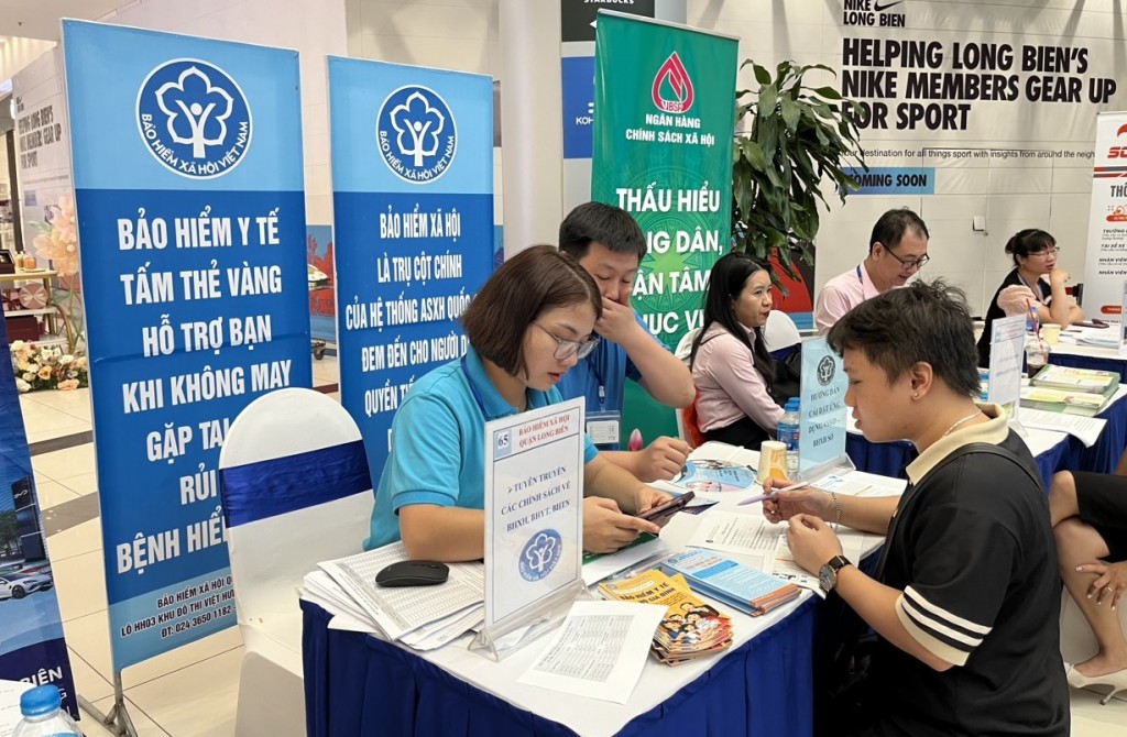 Tham gia bảo hiểm xã hội để về già có lương hưu. Ảnh minh họa.