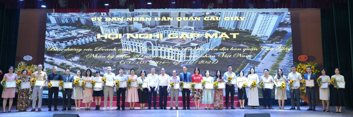 Quận Cầu Giấy khen thưởng 6Pg88.con độc quyền mỗi ngày nhân dịp kỷ niệm Ngày doanh nhân Việt Nam 