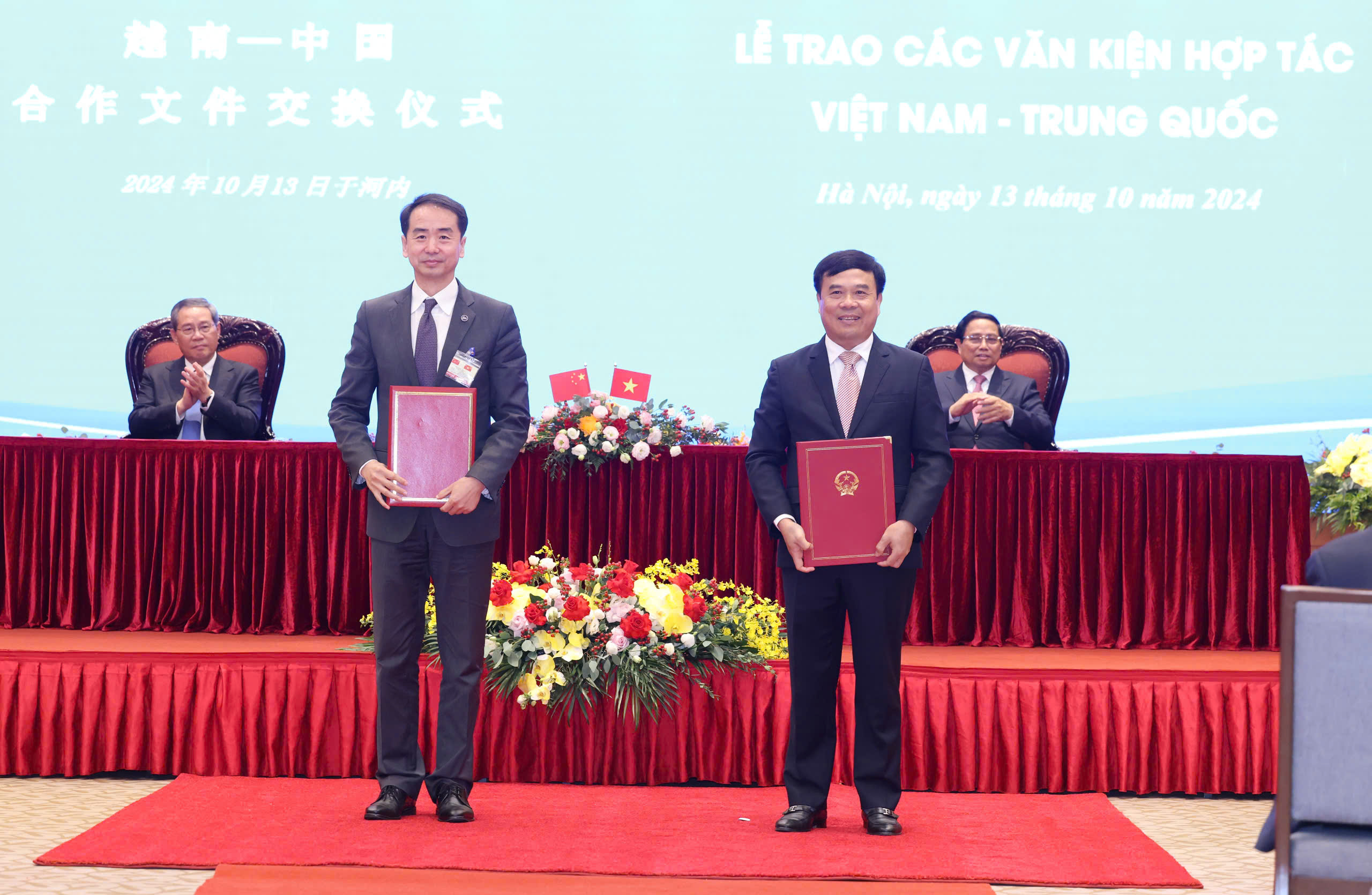 Hai Thủ tướng chứng kiến trao Kế hoạch h&agrave;nh động giữa Tổng cục Hải quan Việt Nam v&agrave; Tổng cục Hải quan Trung Quốc về thỏa thuận c&ocirc;ng nhận lẫn nhau về Chương tr&igrave;nh PG88 Link Dễ Nhớ Pg88.com ưu ti&ecirc;n của Hải quan Việt Nam v&agrave; Chương tr&igrave;nh Quản l&yacute; t&iacute;n nhiệm PG88 Link Dễ Nhớ Pg88.com của Hải quan Trung Quốc.