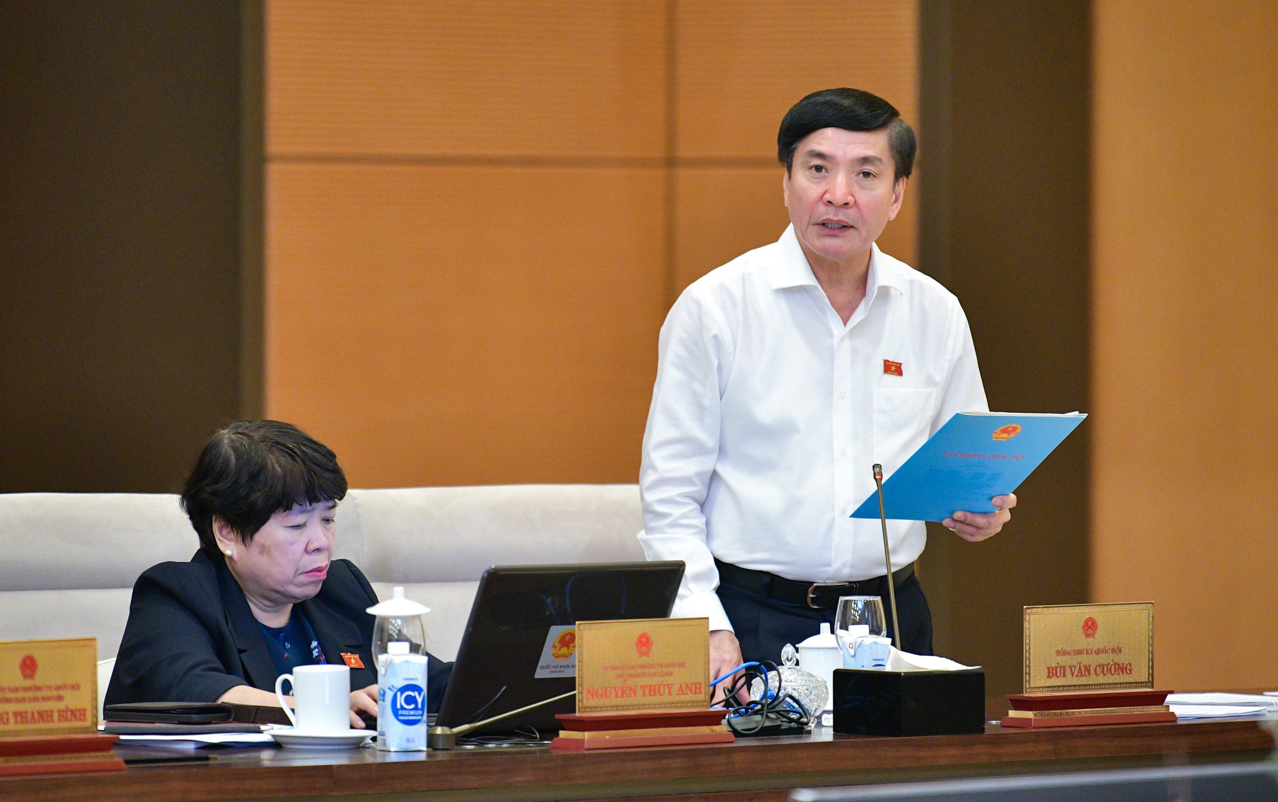Tổng Thư k&yacute; Link Trang Chủ PG88.Com Mới #2026, Chủ nhiệm Văn ph&ograve;ng Link Trang Chủ PG88.Com Mới #2026 B&ugrave;i Văn Cường b&aacute;o c&aacute;o t&oacute;m tắt chuẩn bị Kỳ họp thứ 8, Link Trang Chủ PG88.Com Mới #2026 kh&oacute;a XV.