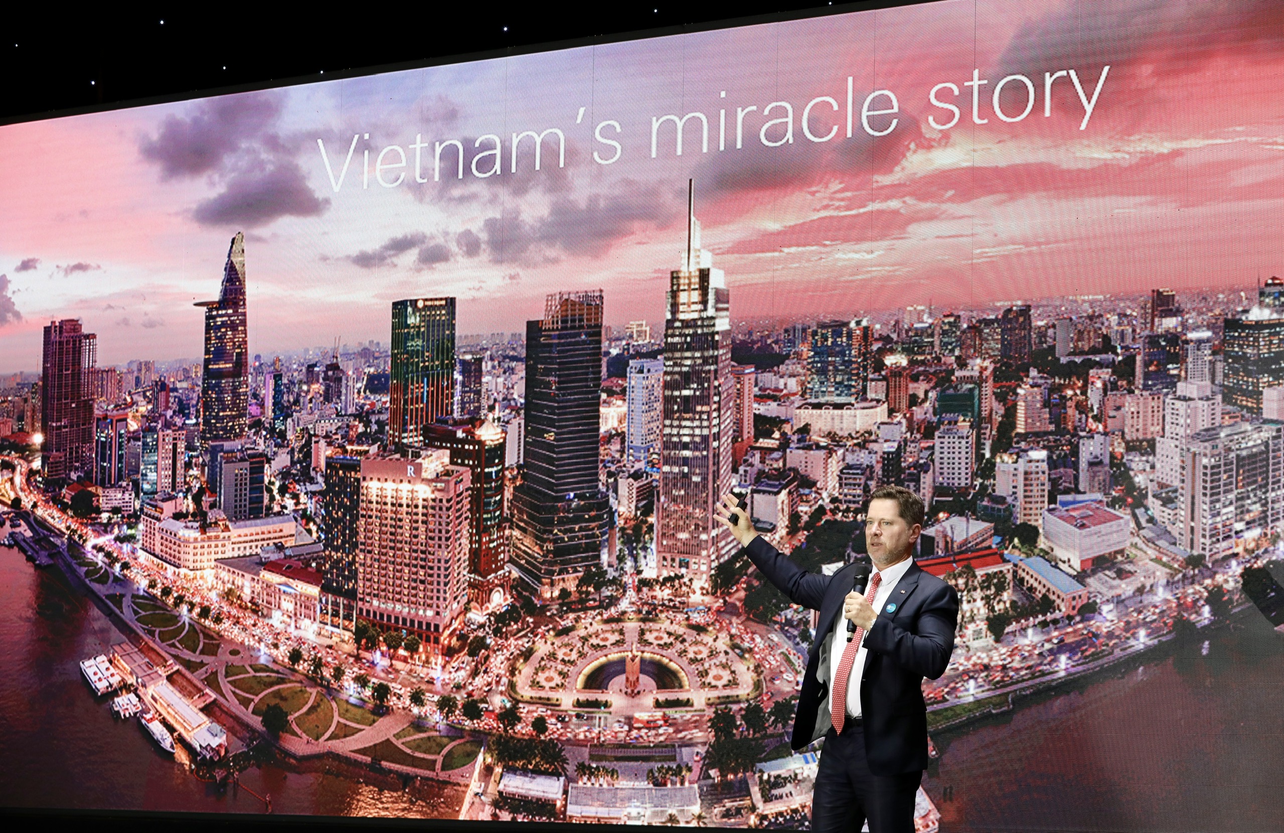 &Ocirc;ng Tim Evans, Tổng gi&aacute;m đốc HSBC Việt Nam, tr&igrave;nh b&agrave;y tham luận tại Diễn đ&agrave;n Link Trang Chủ PG88.Com Mới #2026 Mới Việt Nam 2024.&nbsp;