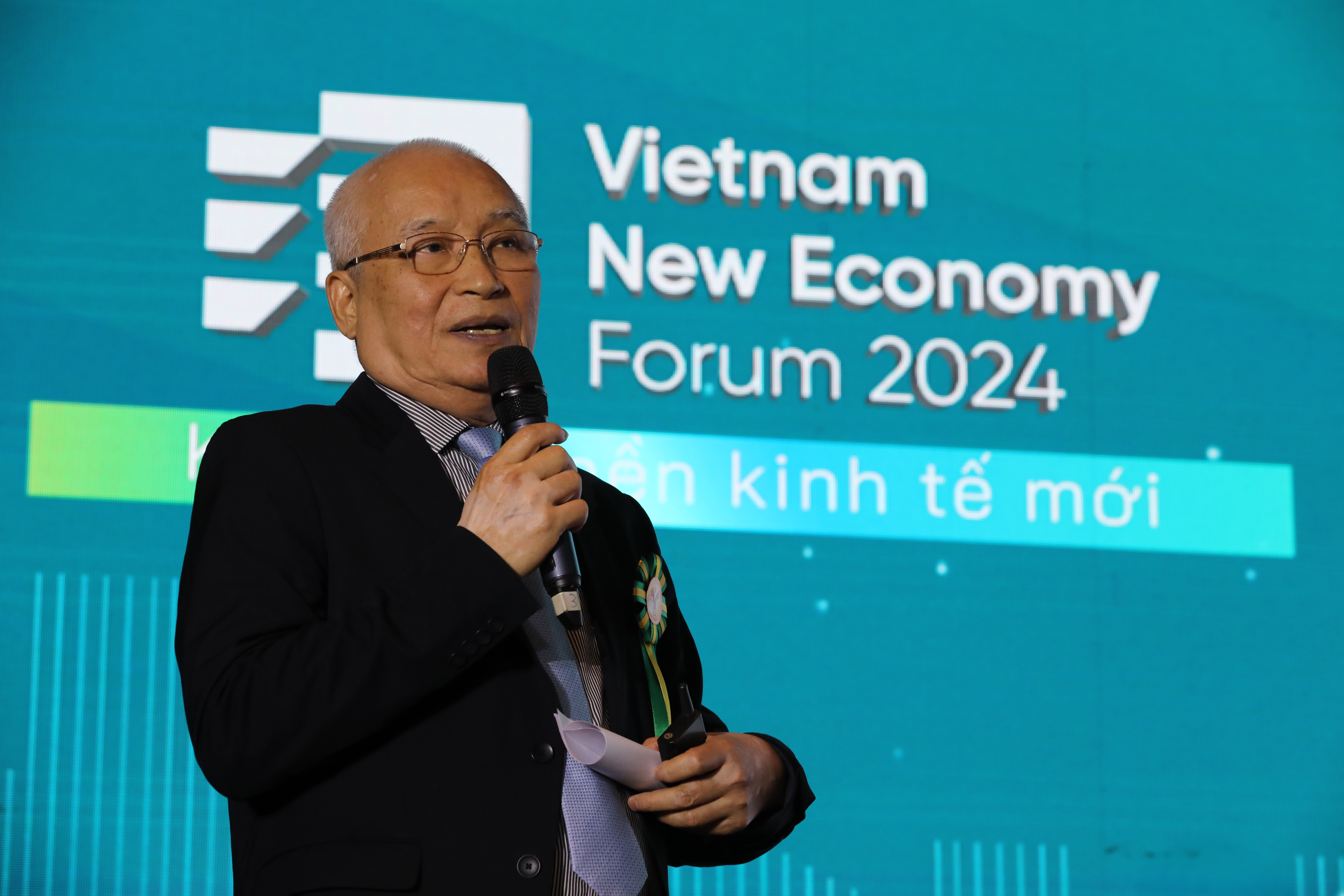 Tuy nhi&ecirc;n, theo &ocirc;ng Ng&ocirc; Minh Hải, Chủ tịch HĐQT Tập đo&agrave;n TH, đến nay th&aacute;ch thức lớn nhất l&agrave; tư duy chuyển đổi số song h&agrave;nh chuyển đổi xanh mới chỉ dừng lại ở mức độ nhận thức v&agrave; bước đầu thực hiện. V&igrave; vậy, cần c&oacute; những ch&iacute;nh s&aacute;ch cụ thể hơn từ ch&iacute;nh phủ để khuyến kh&iacute;ch v&agrave; th&uacute;c đẩy c&aacute;c PG88 Link Dễ Nhớ Pg88.com chuyển đổi từ m&ocirc; h&igrave;nh sản xuất truyền th&ocirc;ng sang m&ocirc; h&igrave;nh ứng dụng c&ocirc;ng nghệ số v&agrave; c&aacute;c m&ocirc; h&igrave;nh xanh, tuần ho&agrave;n. Điều n&agrave;y kh&ocirc;ng chỉ bao gồm c&aacute;c ch&iacute;nh s&aacute;ch hỗ trợ t&agrave;i ch&iacute;nh m&agrave; c&ograve;n y&ecirc;u cầu việc thiết lập c&aacute;c ti&ecirc;u chuẩn về kỹ thuật, quy tr&igrave;nh sản xuất cũng như cung cấp nguồn lực cần thiết để PG88 Link Dễ Nhớ Pg88.com c&oacute; thể vận h&agrave;nh hiệu quả hơn trong m&ocirc; h&igrave;nh n&agrave;y.&nbsp;