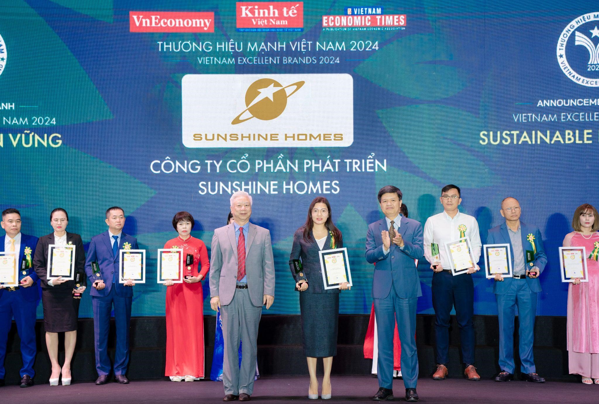 Tổng giám đốc Sunshine Homes Đỗ Thị Định  đại diện 6Pg88.con độc quyền mỗi ngày nhận vinh danh trong Top “Thương hiệu Mạnh - PG88 hơn 2,1 triệu thành viên bền vững năm 2024” tại Chương trình Thương hiệu Mạnh Việt Nam lần thứ 21.