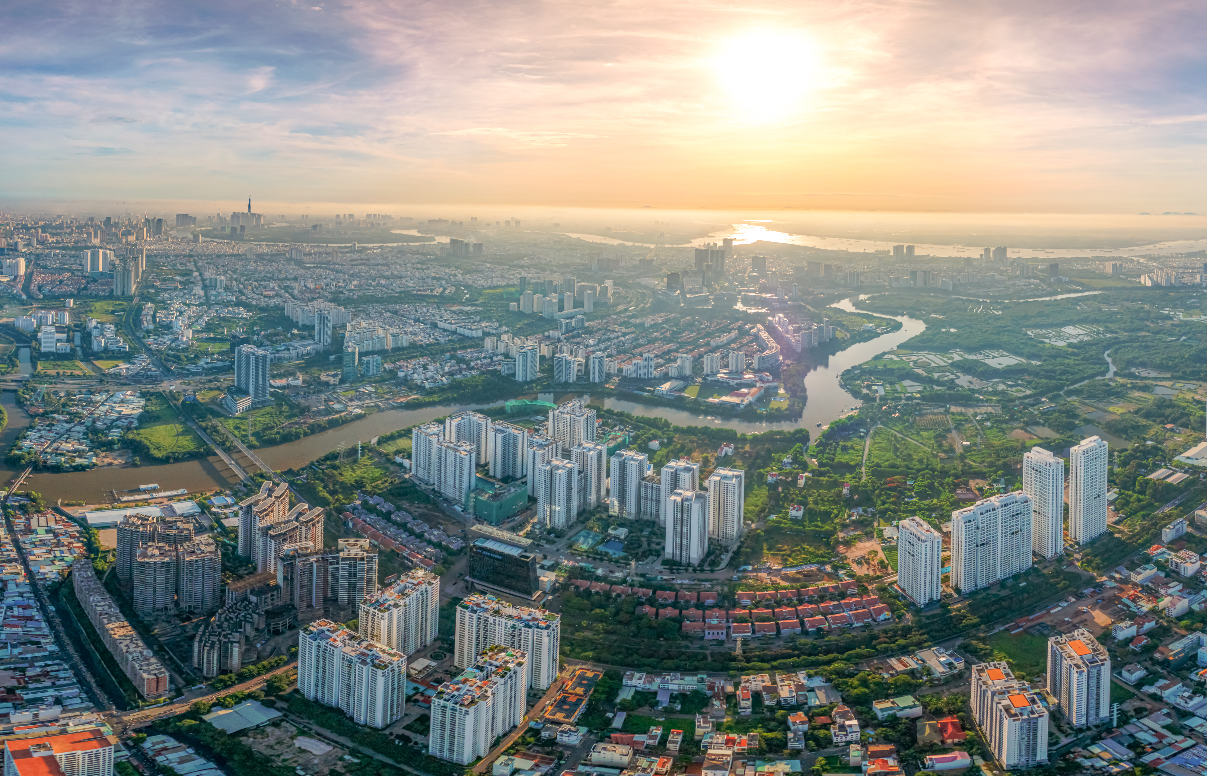 Sau gần 20 năm khai mở đất l&agrave;nh, Nam S&agrave;i G&ograve;n, nhất l&agrave; Nh&agrave; B&egrave; cũng đ&atilde; thay đổi tận gốc rễ để chuyển m&igrave;nh th&agrave;nh đ&ocirc; thị vệ tinh của TP.HCM, đ&oacute;n những &yacute; tưởng vươn về ph&iacute;a Biển Đ&ocirc;ng trong tương lai.